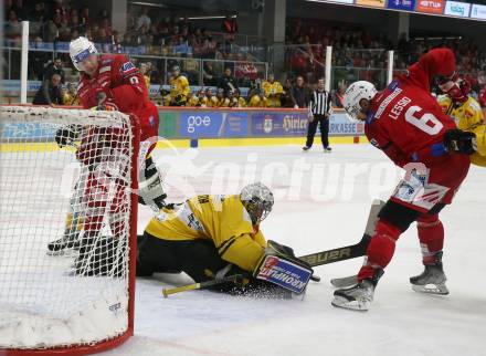 EBEL. Eishockey Bundesliga. EC KAC gegen  HC Pustertal Woelfe.  Nicholas Eric Petersen, Lucas Lessio, (KAC),  Jacob Wesley Smith   (Pustertal). Klagenfurt, am 18.11.2022.
Foto: Kuess
www.qspictures.net
---
pressefotos, pressefotografie, kuess, qs, qspictures, sport, bild, bilder, bilddatenbank