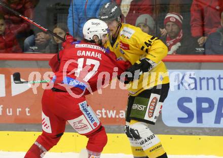 EBEL. Eishockey Bundesliga. EC KAC gegen  HC Pustertal Woelfe. Manuel Ganahl,  (KAC),    Reece Kenneth Willcox (Pustertal). Klagenfurt, am 18.11.2022.
Foto: Kuess
www.qspictures.net
---
pressefotos, pressefotografie, kuess, qs, qspictures, sport, bild, bilder, bilddatenbank