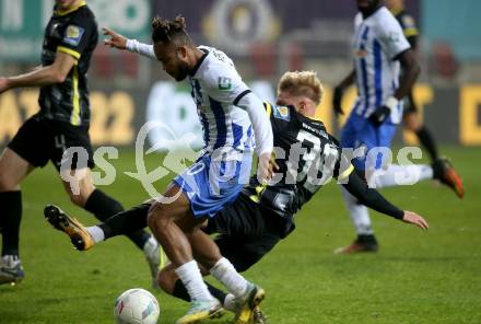 Fussball Woertherseecup. Herta BSC gegen TSV 1860. Chidera Ejuke (Herta), Leandro Morgalla  (TSV 1860). Klagenfurt, am 19.11.2022.
Foto: Kuess
---
pressefotos, pressefotografie, kuess, qs, qspictures, sport, bild, bilder, bilddatenbank