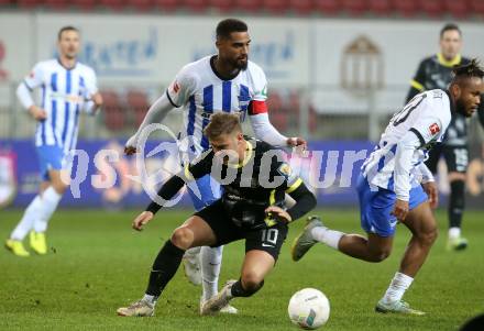 Fussball Woertherseecup. Herta BSC gegen TSV 1860. Kevin-Prince Boateng (Herta),  Martin Kobylanski (TSV 1860). Klagenfurt, am 19.11.2022.
Foto: Kuess
---
pressefotos, pressefotografie, kuess, qs, qspictures, sport, bild, bilder, bilddatenbank