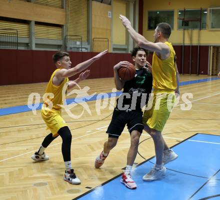 Basketball 2. Liga 2022/2023. Grunddurchgang 7. Runde.  	Woerthersee Piraten gegen  Union Deutsch Wagram Alligators.  Emilio Rozmann, Maximilian Kunovjanek  (Piraten),  Daniele Kuchar  (Deutsch Wagram). Klagenfurt, am 19.11.2022.
Foto: Kuess
www.qspictures.net
---
pressefotos, pressefotografie, kuess, qs, qspictures, sport, bild, bilder, bilddatenbank
