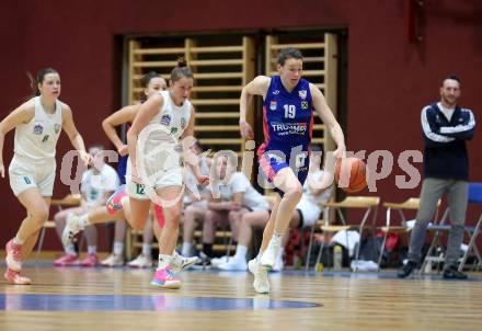 Basketball Damen Superliga. Grunddurchgang 7. Runde. KOS Celovec Damen gegen UBSC-DBBC Graz. Patricia Pauer  (KOS),  Annika Neumann (Graz). Klagenfurt, 20.11.2022.
Foto: Kuess
---
pressefotos, pressefotografie, kuess, qs, qspictures, sport, bild, bilder, bilddatenbank