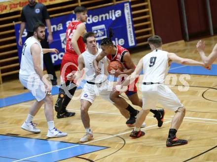 Basketball 2. Liga 2022/2023. Grunddurchgang 7. Runde.  KOS Celovec gegen  Upper Austrian Ballers.  Niklas Michel  (KOS),  Samuel Gatterbauer (Austrian Ballers). Klagenfurt, am 20.11.2022.
Foto: Kuess
www.qspictures.net
---
pressefotos, pressefotografie, kuess, qs, qspictures, sport, bild, bilder, bilddatenbank