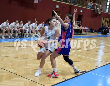 Basketball Damen Superliga. Grunddurchgang 7. Runde. KOS Celovec Damen gegen UBSC-DBBC Graz.  Valentina Peulic (KOS), Ajla Meskic  (Graz). Klagenfurt, 20.11.2022.
Foto: Kuess
---
pressefotos, pressefotografie, kuess, qs, qspictures, sport, bild, bilder, bilddatenbank