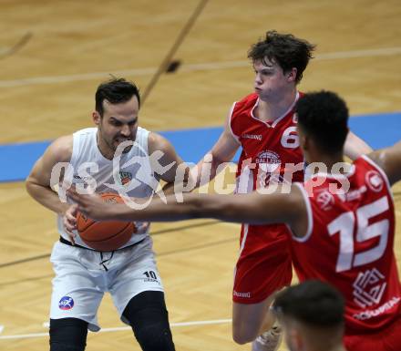 Basketball 2. Liga 2022/2023. Grunddurchgang 7. Runde.  KOS Celovec gegen  Upper Austrian Ballers.  Dalibor Cevriz  (KOS), Luis Streitberger  (Austrian Ballers). Klagenfurt, am 20.11.2022.
Foto: Kuess
www.qspictures.net
---
pressefotos, pressefotografie, kuess, qs, qspictures, sport, bild, bilder, bilddatenbank