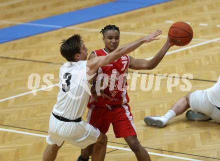 Basketball 2. Liga 2022/2023. Grunddurchgang 7. Runde.  KOS Celovec gegen  Upper Austrian Ballers.  Niklas Michel  (KOS),  Samuel Gatterbauer (Austrian Ballers). Klagenfurt, am 20.11.2022.
Foto: Kuess
www.qspictures.net
---
pressefotos, pressefotografie, kuess, qs, qspictures, sport, bild, bilder, bilddatenbank