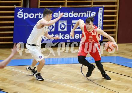 Basketball 2. Liga 2022/2023. Grunddurchgang 7. Runde.  KOS Celovec gegen  Upper Austrian Ballers.  Maximilian Seher  (KOS),  Petar Nemcec (Austrian Ballers). Klagenfurt, am 20.11.2022.
Foto: Kuess
www.qspictures.net
---
pressefotos, pressefotografie, kuess, qs, qspictures, sport, bild, bilder, bilddatenbank