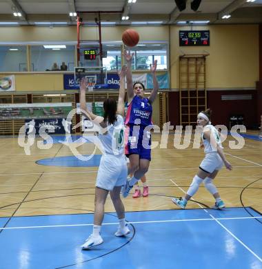 Basketball Damen Superliga. Grunddurchgang 7. Runde. KOS Celovec Damen gegen UBSC-DBBC Graz.  Valentina Peulic (KOS),  Simone Kuzma (Graz). Klagenfurt, 20.11.2022.
Foto: Kuess
---
pressefotos, pressefotografie, kuess, qs, qspictures, sport, bild, bilder, bilddatenbank