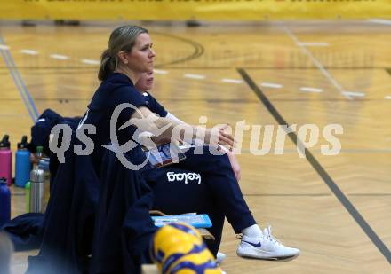 Volleyball. Challenge Cup 2022/23. ATSC Kelag Wildcats Klagenfurt gegen VK Prostejov.   Trainerin Sophie Wallner (Wildcats). Klagenfurt, 23.11.2022.
Foto: Kuess
---
pressefotos, pressefotografie, kuess, qs, qspictures, sport, bild, bilder, bilddatenbank