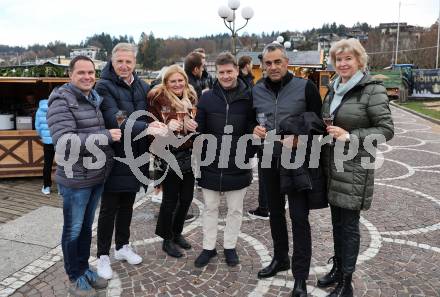 Fussball Bundesliga. Weihnachtsfeier WAC.   Horst Noessler, Waltraud Riegler, Dietmar Riegler, Trainer Robin Dutt. Velden, am 24.11.2022.
Foto: Kuess
---
pressefotos, pressefotografie, kuess, qs, qspictures, sport, bild, bilder, bilddatenbank