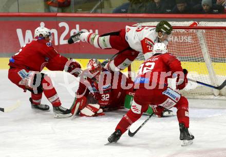 EBEL. Eishockey Bundesliga. EC KAC gegen  HCB Suedtirol Alperia.  Lucas Lessio, Sebastian Dahm,  (KAC),   Matt Frattin (Bozen). Klagenfurt, am 25.11.2022.
Foto: Kuess
www.qspictures.net
---
pressefotos, pressefotografie, kuess, qs, qspictures, sport, bild, bilder, bilddatenbank