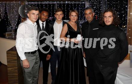 Fussball Bundesliga. WAC Redoute.   Adis Jasic, Thierno Ballo, Pascal Mueller, Daniela Dutt, Trainer Robin Dutt, Matthaeus Taferner. Wolfsberg, am 19.11.2022.
Foto: Kuess
---
pressefotos, pressefotografie, kuess, qs, qspictures, sport, bild, bilder, bilddatenbank