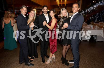 Fussball Bundesliga. WAC Redoute. Thorsten Roecher, Miriam, Michael Novak, Tanja, Bianca, Mario Leitgeb. Wolfsberg, am 19.11.2022.
Foto: Kuess
---
pressefotos, pressefotografie, kuess, qs, qspictures, sport, bild, bilder, bilddatenbank