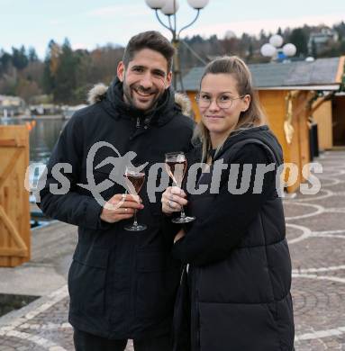 Fussball Bundesliga. Weihnachtsfeier WAC.   Michael Novak, Tanja,. Velden, am 24.11.2022.
Foto: Kuess
---
pressefotos, pressefotografie, kuess, qs, qspictures, sport, bild, bilder, bilddatenbank