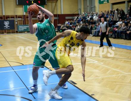 Basketball 2. Liga 2022/2023. Grunddurchgang 8. Runde. Woerthersee Piraten gegen  KOS Celovec.  Marcus Holyfield  (Piraten),  Andi Shehu (KOS). Klagenfurt, am 26.11.2022.
Foto: Kuess
www.qspictures.net
---
pressefotos, pressefotografie, kuess, qs, qspictures, sport, bild, bilder, bilddatenbank