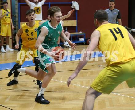 Basketball 2. Liga 2022/2023. Grunddurchgang 8. Runde. Woerthersee Piraten gegen  KOS Celovec.  Felix Leindecker  (Piraten),  Samuel Seher (KOS). Klagenfurt, am 26.11.2022.
Foto: Kuess
www.qspictures.net
---
pressefotos, pressefotografie, kuess, qs, qspictures, sport, bild, bilder, bilddatenbank