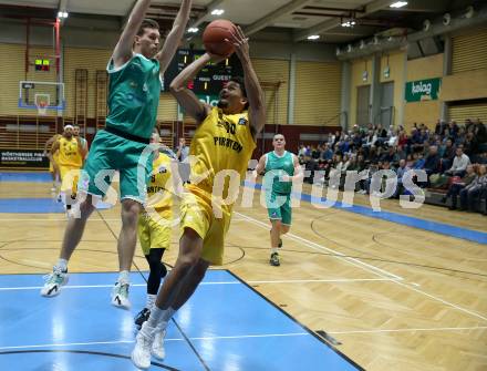 Basketball 2. Liga 2022/2023. Grunddurchgang 8. Runde. Woerthersee Piraten gegen  KOS Celovec.  Marcus Holyfield  (Piraten), Andi Smrtnik  (KOS). Klagenfurt, am 26.11.2022.
Foto: Kuess
www.qspictures.net
---
pressefotos, pressefotografie, kuess, qs, qspictures, sport, bild, bilder, bilddatenbank