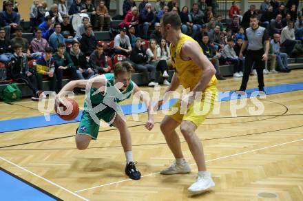 Basketball 2. Liga 2022/2023. Grunddurchgang 8. Runde. Woerthersee Piraten gegen  KOS Celovec.  Maximilian Kunovjanek  (Piraten), Samuel Seher  (KOS). Klagenfurt, am 26.11.2022.
Foto: Kuess
www.qspictures.net
---
pressefotos, pressefotografie, kuess, qs, qspictures, sport, bild, bilder, bilddatenbank