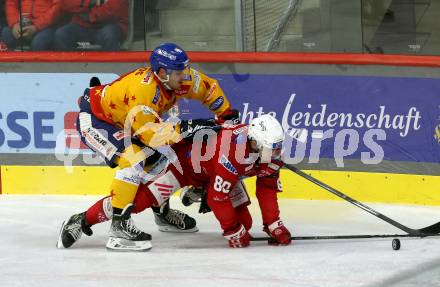 EBEL. Eishockey Bundesliga. EC KAC gegen  Asiago Hockey. Nikolaus Kraus, (KAC),  Gregorio Gios    (Asiago Hockey). Klagenfurt, am 27.11.2022.
Foto: Kuess
www.qspictures.net
---
pressefotos, pressefotografie, kuess, qs, qspictures, sport, bild, bilder, bilddatenbank