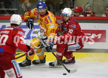 EBEL. Eishockey Bundesliga. EC KAC gegen  Asiago Hockey.  Thomas Vallant,  (KAC),    Mark Douglas Simpson (Asiago Hockey). Klagenfurt, am 27.11.2022.
Foto: Kuess
www.qspictures.net
---
pressefotos, pressefotografie, kuess, qs, qspictures, sport, bild, bilder, bilddatenbank