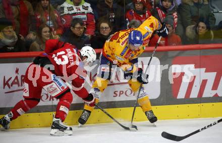 EBEL. Eishockey Bundesliga. EC KAC gegen  Asiago Hockey.  Rihards Bukarts,  (KAC),    Randal John Gazzola (Asiago Hockey). Klagenfurt, am 27.11.2022.
Foto: Kuess
www.qspictures.net
---
pressefotos, pressefotografie, kuess, qs, qspictures, sport, bild, bilder, bilddatenbank