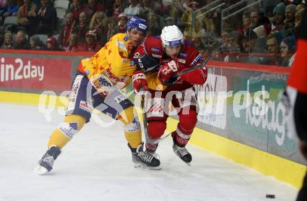 EBEL. Eishockey Bundesliga. EC KAC gegen  Asiago Hockey. Finn Van Ee,   (KAC),  Gregorio Gios  (Asiago Hockey). Klagenfurt, am 27.11.2022.
Foto: Kuess
www.qspictures.net
---
pressefotos, pressefotografie, kuess, qs, qspictures, sport, bild, bilder, bilddatenbank