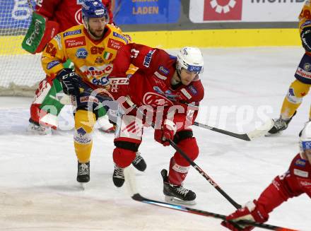 EBEL. Eishockey Bundesliga. EC KAC gegen  Asiago Hockey.  Manuel Ganahl, (KAC),  Michele Marchetti   (Asiago Hockey). Klagenfurt, am 27.11.2022.
Foto: Kuess
www.qspictures.net
---
pressefotos, pressefotografie, kuess, qs, qspictures, sport, bild, bilder, bilddatenbank