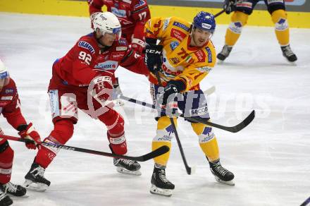 EBEL. Eishockey Bundesliga. EC KAC gegen  Asiago Hockey. Clemens Unterweger,  (KAC),    Anthony Salinitri  (Asiago Hockey). Klagenfurt, am 27.11.2022.
Foto: Kuess
www.qspictures.net
---
pressefotos, pressefotografie, kuess, qs, qspictures, sport, bild, bilder, bilddatenbank