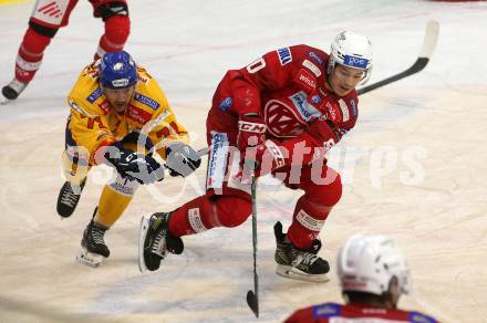 EBEL. Eishockey Bundesliga. EC KAC gegen  Asiago Hockey. Nikolaus Kraus,  (KAC),  Anthony Salinitri   (Asiago Hockey). Klagenfurt, am 27.11.2022.
Foto: Kuess
www.qspictures.net
---
pressefotos, pressefotografie, kuess, qs, qspictures, sport, bild, bilder, bilddatenbank