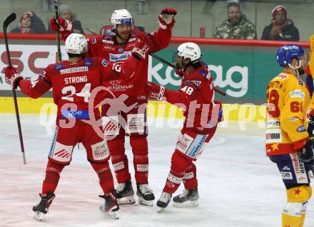 EBEL. Eishockey Bundesliga. EC KAC gegen  Asiago Hockey.  Torjubel Steven Strong, Thomas Hundertpfund, Samuel Witting (KAC). Klagenfurt, am 27.11.2022.
Foto: Kuess
www.qspictures.net
---
pressefotos, pressefotografie, kuess, qs, qspictures, sport, bild, bilder, bilddatenbank