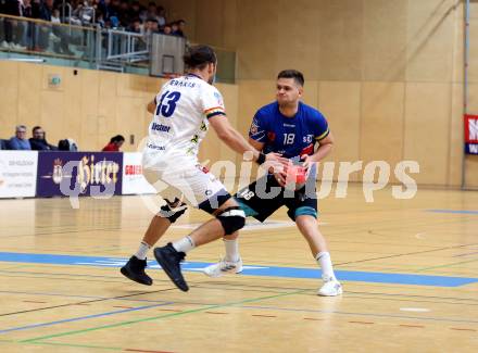 Handball Bundesliga. SC kelag Ferlach gegen ALPLA HC Hard.  Peter Keresztes  (Ferlach),     Frederic Wuestner (Hard). Ferlach, 2.12.2022.
Foto: Kuess

---
pressefotos, pressefotografie, kuess, qs, qspictures, sport, bild, bilder, bilddatenbank