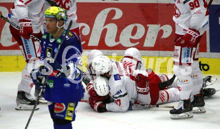 EBEL. Eishockey Bundesliga. EC VSV gegen EC KAC.   Torjubel Nicholas Eric Petersen, Manuel Ganahl,   (KAC). Villach, am 2.12.2022.
Foto: Kuess
www.qspictures.net
---
pressefotos, pressefotografie, kuess, qs, qspictures, sport, bild, bilder, bilddatenbank