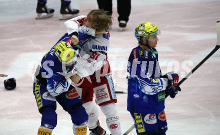 EBEL. Eishockey Bundesliga. EC VSV gegen EC KAC.  Kevin Moderer,    (VSV),  Finn Van Ee  (KAC). Villach, am 2.12.2022.
Foto: Kuess
www.qspictures.net
---
pressefotos, pressefotografie, kuess, qs, qspictures, sport, bild, bilder, bilddatenbank