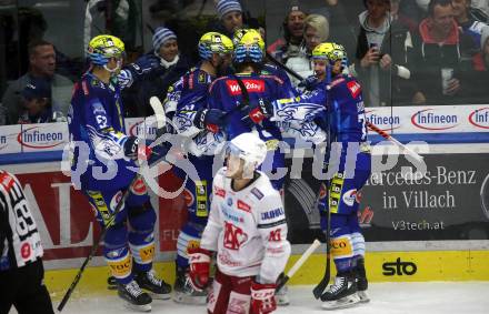 EBEL. Eishockey Bundesliga. EC VSV gegen EC KAC.   Torjubel Derek Joslin, John Hughes, Robert Sabolic, Chris Collins, Nicolas Rivett-Mattinen  (VSV). Villach, am 2.12.2022.
Foto: Kuess
www.qspictures.net
---
pressefotos, pressefotografie, kuess, qs, qspictures, sport, bild, bilder, bilddatenbank