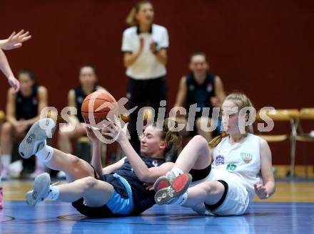 Basketball Damen Superliga. Grunddurchgang 8. Runde. KOS Celovec Damen gegen Vienna Timberwolves.  Johanna Thamer (KOS),  Melanie Fischer (Vienna Timberwolves). Klagenfurt, 3.12.2022.
Foto: Kuess
---
pressefotos, pressefotografie, kuess, qs, qspictures, sport, bild, bilder, bilddatenbank