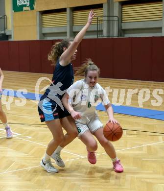 Basketball Damen Superliga. Grunddurchgang 8. Runde. KOS Celovec Damen gegen Vienna Timberwolves. Monika Ristic  (KOS), Cristina Nino  (Vienna Timberwolves). Klagenfurt, 3.12.2022.
Foto: Kuess
---
pressefotos, pressefotografie, kuess, qs, qspictures, sport, bild, bilder, bilddatenbank