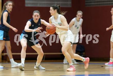 Basketball Damen Superliga. Grunddurchgang 8. Runde. KOS Celovec Damen gegen Vienna Timberwolves. Alina Seher  (KOS),  Melanie Fischer (Vienna Timberwolves). Klagenfurt, 3.12.2022.
Foto: Kuess
---
pressefotos, pressefotografie, kuess, qs, qspictures, sport, bild, bilder, bilddatenbank