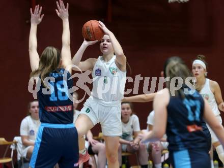 Basketball Damen Superliga. Grunddurchgang 8. Runde. KOS Celovec Damen gegen Vienna Timberwolves.  Alina Seher (KOS), Bianca-Alexandra Rantz  (Vienna Timberwolves). Klagenfurt, 3.12.2022.
Foto: Kuess
---
pressefotos, pressefotografie, kuess, qs, qspictures, sport, bild, bilder, bilddatenbank