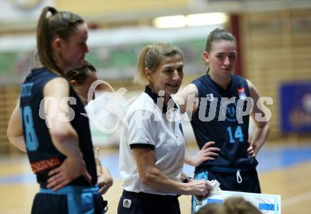 Basketball Damen Superliga. Grunddurchgang 8. Runde. KOS Celovec Damen gegen Vienna Timberwolves.  Trainerin Beata Renertova  (Vienna Timberwolves). Klagenfurt, 3.12.2022.
Foto: Kuess
---
pressefotos, pressefotografie, kuess, qs, qspictures, sport, bild, bilder, bilddatenbank