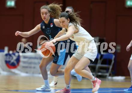 Basketball Damen Superliga. Grunddurchgang 8. Runde. KOS Celovec Damen gegen Vienna Timberwolves. Alina Seher (KOS), Cristina Nino  (Vienna Timberwolves). Klagenfurt, 3.12.2022.
Foto: Kuess
---
pressefotos, pressefotografie, kuess, qs, qspictures, sport, bild, bilder, bilddatenbank