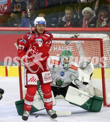 EBEL. Eishockey Bundesliga. EC KAC gegen  HK Olimpija  Fabian Hocchegger, (KAC),    Zan Us  (Laibach). Klagenfurt, am 4.12.2022.
Foto: Kuess
www.qspictures.net
---
pressefotos, pressefotografie, kuess, qs, qspictures, sport, bild, bilder, bilddatenbank