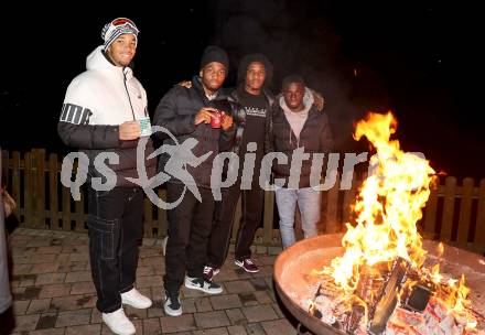 Fussball Bundesliga. Apres Ski Party SK Austria Klagenfurt.  EMILIAN METU, GLOIRE AMANDA,  Daniel Francis, SOLOMON BONNAH. Ploeschenberg, am 7.12.2022.
Foto: Kuess

---
pressefotos, pressefotografie, kuess, qs, qspictures, sport, bild, bilder, bilddatenbank