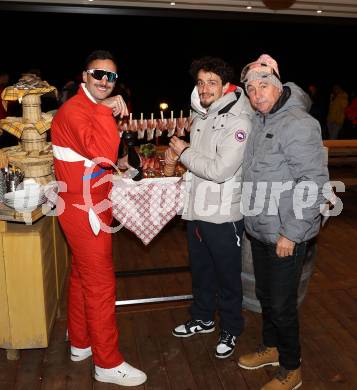 Fussball Bundesliga. Apres Ski Party SK Austria Klagenfurt.   Markus Pink, Vesel Demaku, Trainer Peter Pacult. Ploeschenberg, am 7.12.2022.
Foto: Kuess

---
pressefotos, pressefotografie, kuess, qs, qspictures, sport, bild, bilder, bilddatenbank