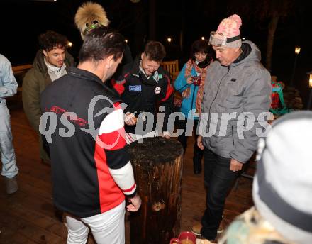 Fussball Bundesliga. Apres Ski Party SK Austria Klagenfurt. Simon Straudi, Fabian Miesenboeck, Trainer Peter Pacult . Ploeschenberg, am 7.12.2022.
Foto: Kuess

---
pressefotos, pressefotografie, kuess, qs, qspictures, sport, bild, bilder, bilddatenbank