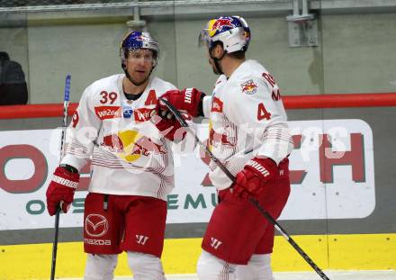 EBEL. Eishockey Bundesliga. EC KAC gegen  Salzburg.  Torjubel Chay Genoway, Andrew Jay MacWilliam  (Salzburg). Klagenfurt, am 9.12.2022.
Foto: Kuess
www.qspictures.net
---
pressefotos, pressefotografie, kuess, qs, qspictures, sport, bild, bilder, bilddatenbank