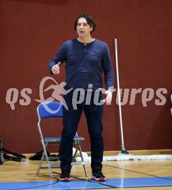 Basketball 2. Liga 2022/2023. Grunddurchgang 10. Runde. Woerthersee Piraten gegen  Mistelbach Mustangs.   Trainer Andreas Kuttnig (Piraten). Klagenfurt, am 10.12.2022.
Foto: Kuess
www.qspictures.net
---
pressefotos, pressefotografie, kuess, qs, qspictures, sport, bild, bilder, bilddatenbank