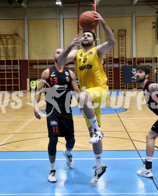 Basketball 2. Liga 2022/2023. Grunddurchgang 10. Runde. Woerthersee Piraten gegen  Mistelbach Mustangs.  Marin Sliskovic  (Piraten),  Michal Norwa (Mistelbach). Klagenfurt, am 10.12.2022.
Foto: Kuess
www.qspictures.net
---
pressefotos, pressefotografie, kuess, qs, qspictures, sport, bild, bilder, bilddatenbank