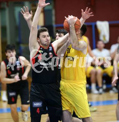 Basketball 2. Liga 2022/2023. Grunddurchgang 10. Runde. Woerthersee Piraten gegen  Mistelbach Mustangs.  Marin Sliskovic  (Piraten),  Christoph Leydolf (Mistelbach). Klagenfurt, am 10.12.2022.
Foto: Kuess
www.qspictures.net
---
pressefotos, pressefotografie, kuess, qs, qspictures, sport, bild, bilder, bilddatenbank