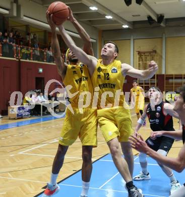 Basketball 2. Liga 2022/2023. Grunddurchgang 10. Runde. Woerthersee Piraten gegen  Mistelbach Mustangs.  Shawn L. Ray, Jan-Arne Apschner  (Piraten). Klagenfurt, am 10.12.2022.
Foto: Kuess
www.qspictures.net
---
pressefotos, pressefotografie, kuess, qs, qspictures, sport, bild, bilder, bilddatenbank