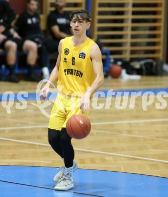 Basketball 2. Liga 2022/2023. Grunddurchgang 10. Runde. Woerthersee Piraten gegen  Mistelbach Mustangs.  Felix Leindecker  (Piraten). Klagenfurt, am 10.12.2022.
Foto: Kuess
www.qspictures.net
---
pressefotos, pressefotografie, kuess, qs, qspictures, sport, bild, bilder, bilddatenbank